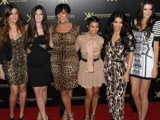 A família Kardashian, famosa por ostentar modelos de felicidade. (Foto: Reprodução Facebook)