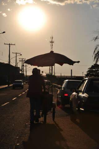  Ter&ccedil;a-feira ser&aacute; de muito calor e baixa umidade de ar em todo Estado  