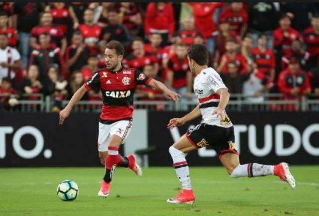 Everton marca 1 a 0 e coloca o S&atilde;o Paulo na &quot;cola&quot; do Flamengo no campeonato 