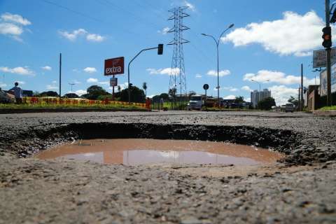 Prefeitura anula licitação de Bernal e prevê R$ 47 milhões para tapa-buraco