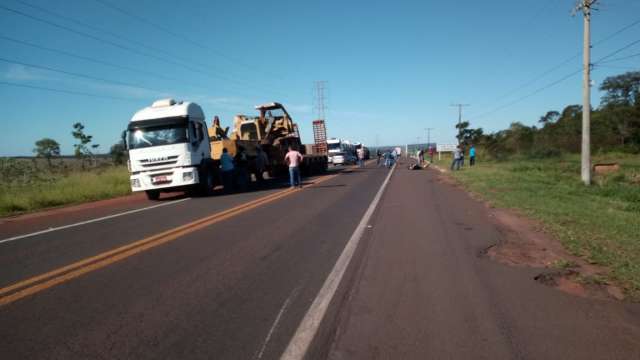 Motociclista morre depois de bater em carreta na rodovia BR-262