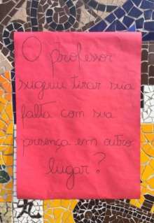 Meninas v&atilde;o para rua protestar contra o ass&eacute;dio dentro das escolas