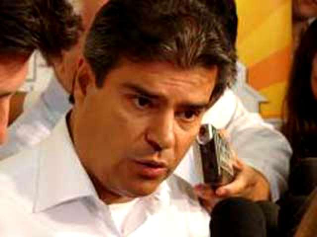 Crises nos 100 dias de Bernal; h&aacute; 8 anos, Nelsinho anunciava 45 obras