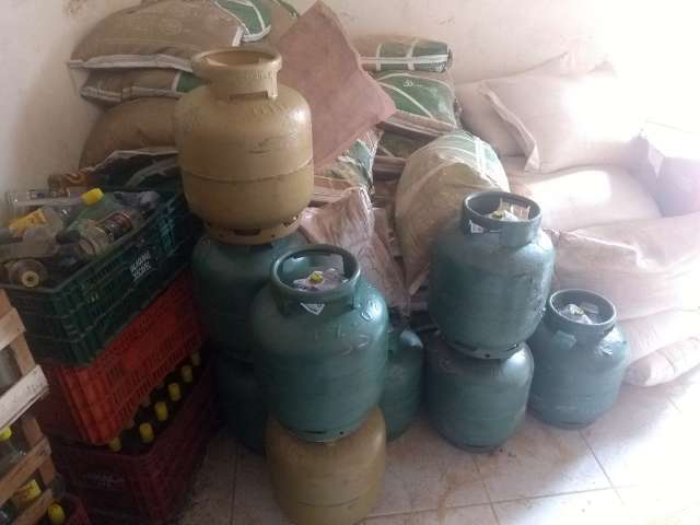 Opera&ccedil;&atilde;o flagra armazenamento e venda irregular de g&aacute;s de cozinha 