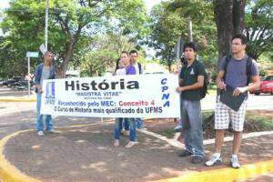  Estudantes da UFMS protestam contra fechamento do curso de Hist&oacute;ria