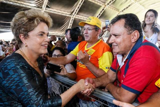 Presidente interino da C&acirc;mara anula processo de impeachment de Dilma