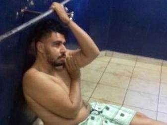 Rapaz ofende guardas no Facebook, &eacute; preso em casa e alega agress&otilde;es