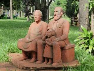 Escultura da Família de José Antônio Pereira. (foto: Arquivo CG News)