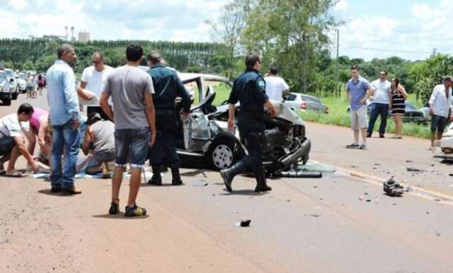 Acidente mata duas pessoas e fere outras quatro na regi&atilde;o de Sidrol&acirc;ndia