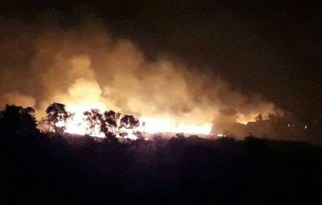 Inc&ecirc;ndio que come&ccedil;ou em fios de energia destr&oacute;i 60 hectares de pastagem