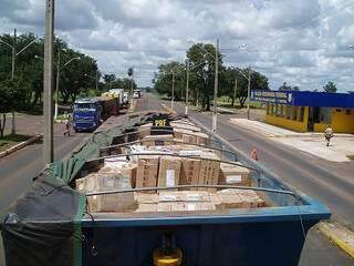 Carreta de Rondônia levava 25 mil pacotes de cigarro. (Foto: Divulgação)