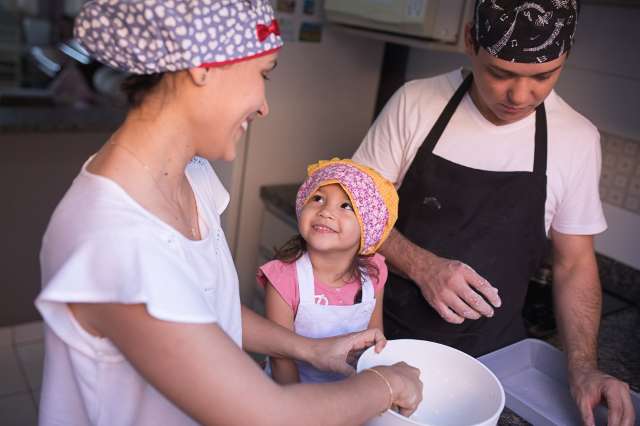 Frase repetida pela filha d&aacute; ideia e agora quem vai pra cozinha &eacute; o pai de Manu