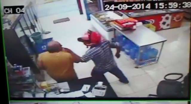 Assaltantes fogem ap&oacute;s dono de conveni&ecirc;ncia se trancar em c&ocirc;modo