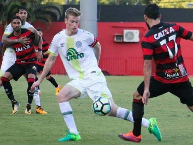 Chape faz 2 a 1 e afunda o Vit&oacute;ria na zona de rebaixamento 