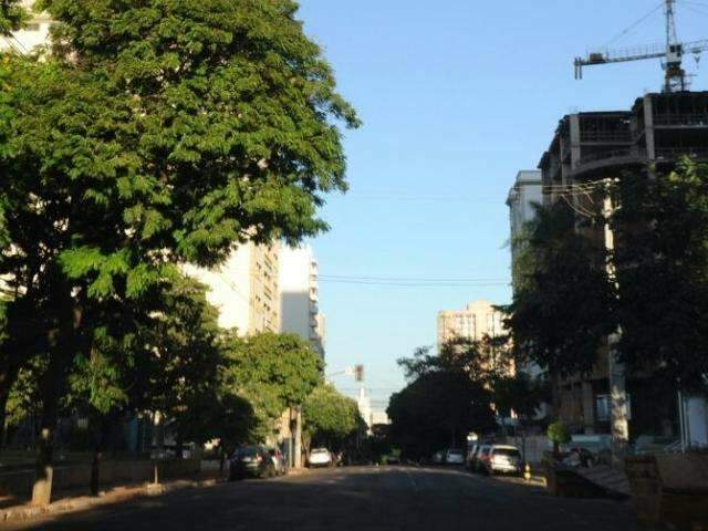 Tempo firme com sol e calor&atilde;o de 37&ordm;C predominam no Estado 