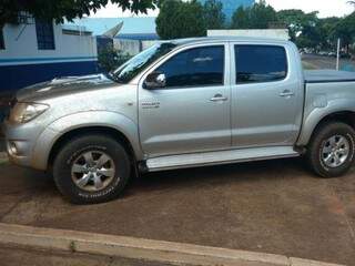 Pol&iacute;cia paraguaia devolve caminhonete Hilux roubada em F&aacute;tima do Sul