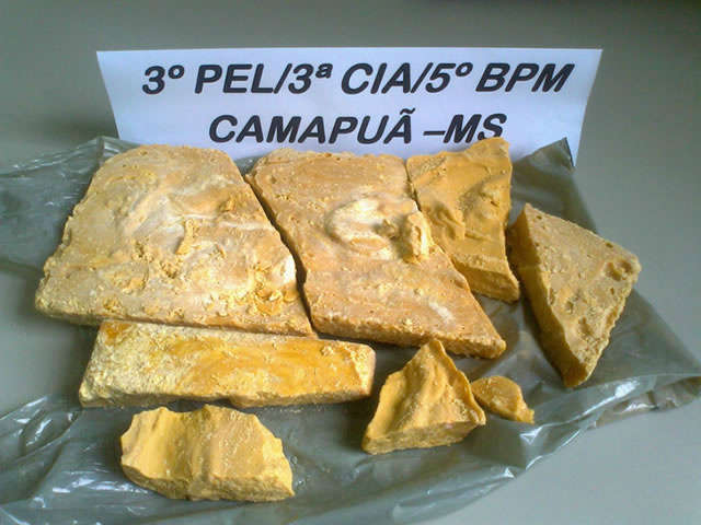  Jovem &eacute; preso com 1 kg de crack em &ocirc;nibus; destino era Campo Grande