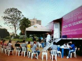 Carreta do hospital de Barretos iniciou hoje atendimento em Dourados (Foto: A. Frota/Divulgação)