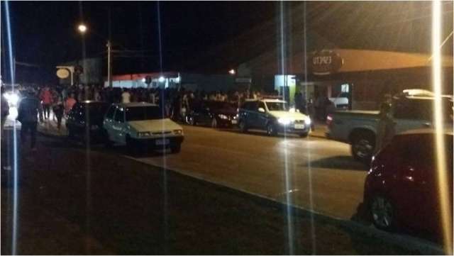 Policiais fecham bar por falta de alvar&aacute;, mas dono abre novamente