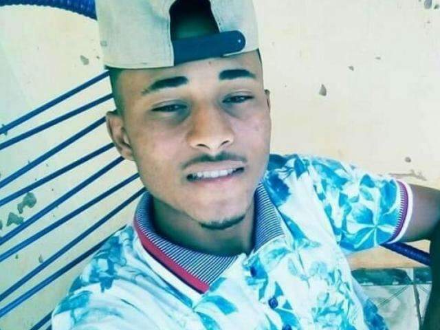 Barco afunda durante pescaria e jovem de 19 anos morre afogado
