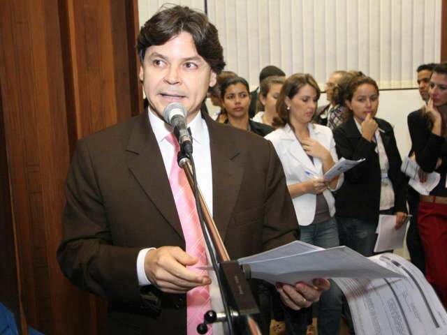 PEC veda &ldquo;ficha suja&rdquo; no governo, na pol&iacute;cia e na universidade