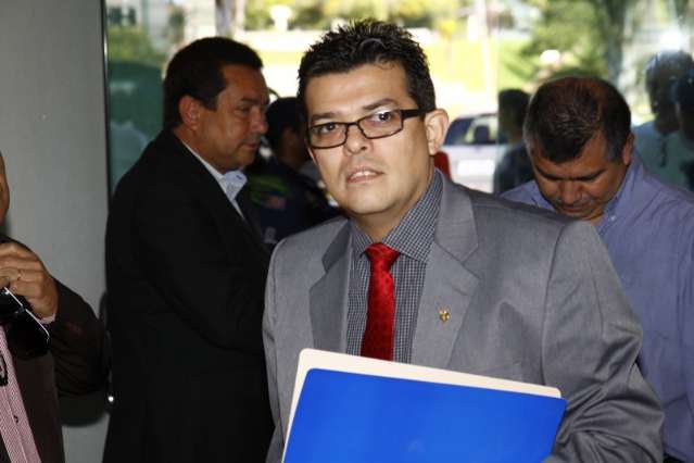 Olarte pretende locar ambul&acirc;ncias para refor&ccedil;ar atendimento de sa&uacute;de