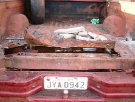  Mais de 170 kg de maconha foram flagrados em fundo falso de caminhonete