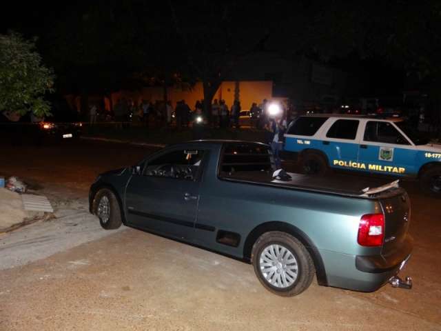 Jovens brigam, trocam tiros e um morre ap&oacute;s ser ferido em persegui&ccedil;&atilde;o