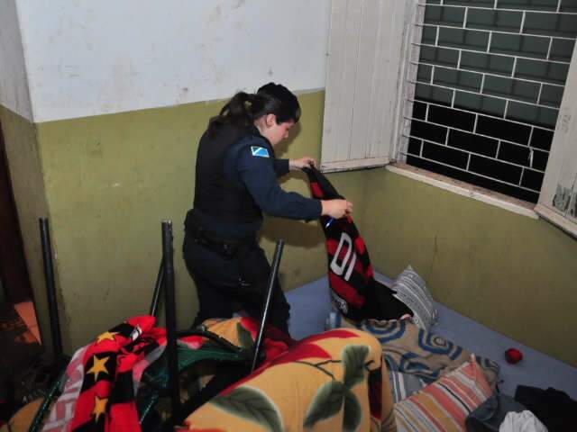  Mulher &eacute; esfaqueada no abd&ocirc;men ap&oacute;s discuss&atilde;o com colega
