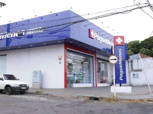 Assaltante invade farm&aacute;cia, rende funcion&aacute;rios e clientes 