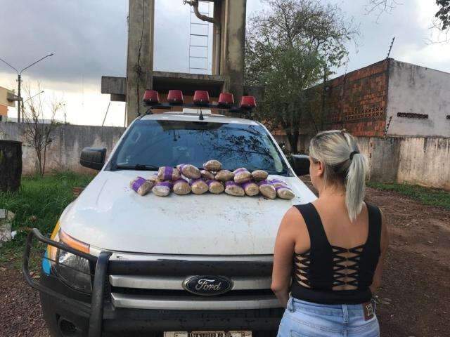 Mulher &eacute; presa na MS-164 com super maconha que seria entregue na Capital