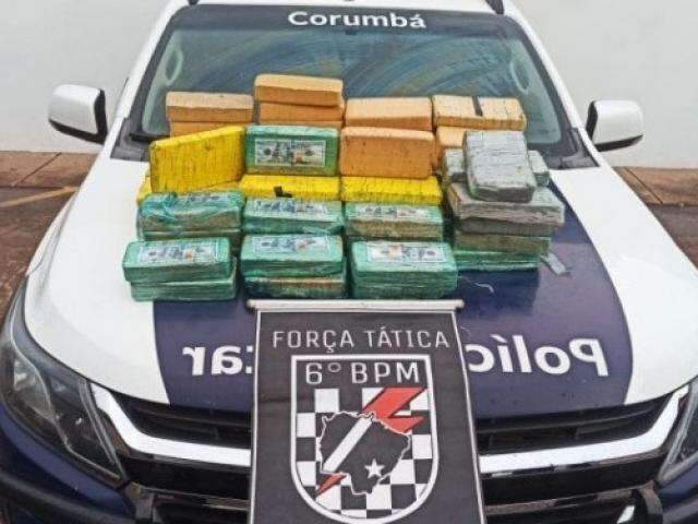 PM encontra 85 quilos de coca&iacute;na embaixo da cama e 2 s&atilde;o presos