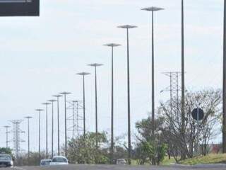 A prefeitura estuda um plano municipal de iluminação, com lâmpadas de LED (Foto: Alcides Neto)