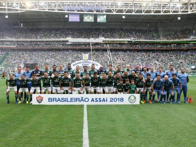 No jogo da festa, Palmeiras bate rebaixado Vit&oacute;ria por 3 a 2 em casa