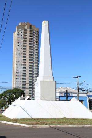 Protesto cobre Obelisco, mas faixa verde e amarela &eacute; retirada logo depois