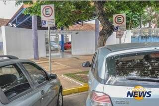 Multa para quem estacionar nas vagas especiais sobem para R$ 127,69, infração grave. (Foto: Arquivo)