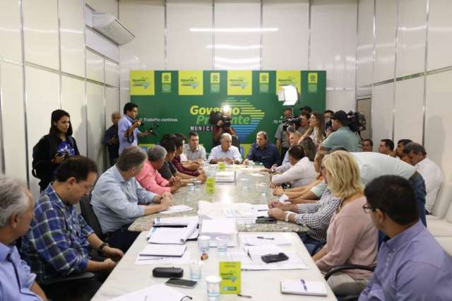 Em reuni&atilde;o com Azambuja, prefeitos pedem asfalto e fomento ao turismo