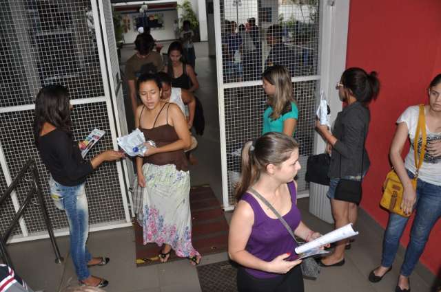 Participantes esperaram at&eacute; &agrave;s 17h pelo caderno de respostas 