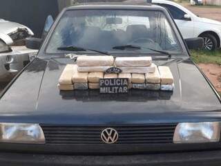 Tabletes da droga que foram encontradas dentro do veículo. (Foto: DivulgaçãoPM) 