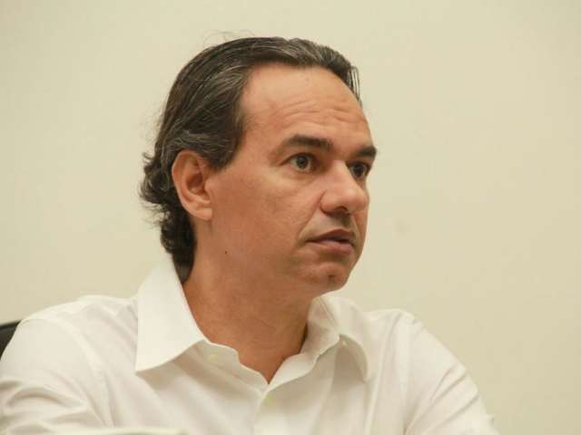 Prefeito garante que limitou privil&eacute;gios e j&aacute; cortou 30% dos comission&aacute;rios