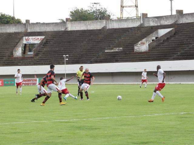 Comercial vence por 1 a 0 e derruba invencibilidade do &Aacute;guia Negra