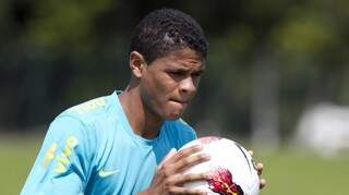 Douglas Santos já foi convocado em agosto para amistosos da seleção. (Foto: Rafael Ribeiro/CBF)