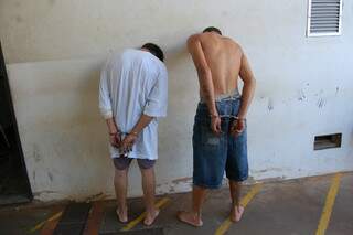 Dois presos pela morte do segurança. Eles foram encontrados na Afonso Pena. (Foto: Simão Nogueira)