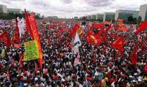 "Spray de pimenta nos fez recuar", diz manifestante de MS em Brasília