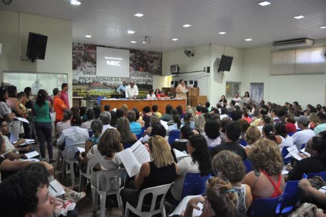 Prefeito procura MPE para derrubar reajuste de professores