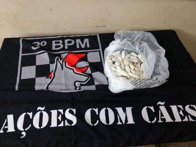Al&eacute;m de 52 c&aacute;psulas de haxixe, traficante engoliu R$ 192 em dinheiro 