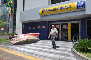 Greve foi deflagrada hoje em todo país. Agência do Banco do Brasil na Avenida Afonso Pena. (Foto: Marcelo Calazans)