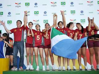 Atletas de Aquidauana comemoram bi-campeonato. (Foto: Divulgação)