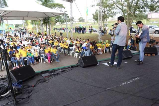 Mil j&aacute; est&atilde;o na Vila Brasil e Fundac espera p&uacute;blico recorde