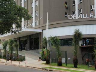 Hotel fica na rotatória da Avenida Mato Grosso com a Via Parque. (Foto: Arquivo)  